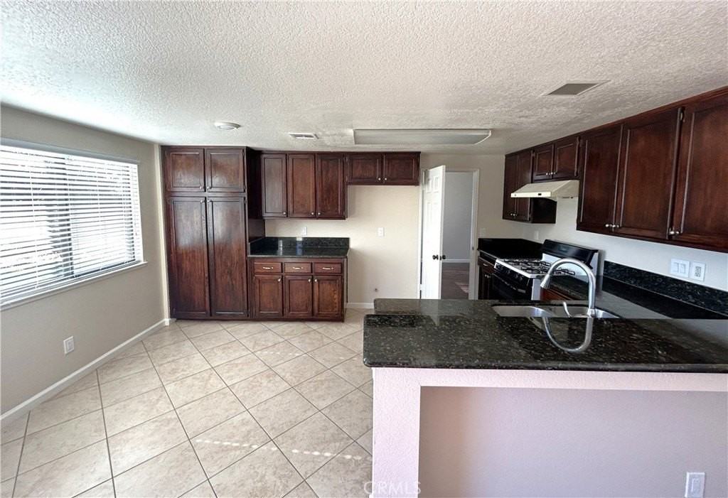 1420 Panorama St - Photo 2 of 35