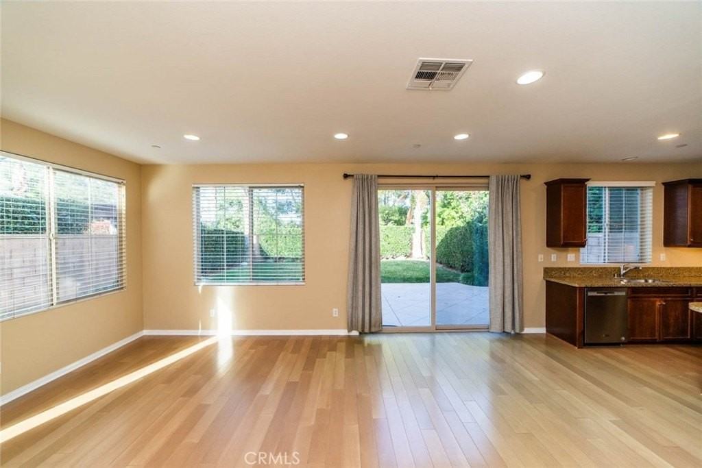 168 Desert Bloom - Photo 3 of 41