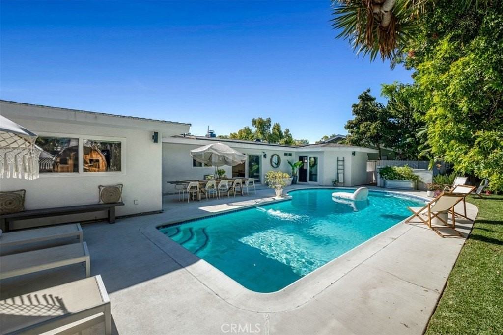 820 Presidio Dr - Photo 3 of 43