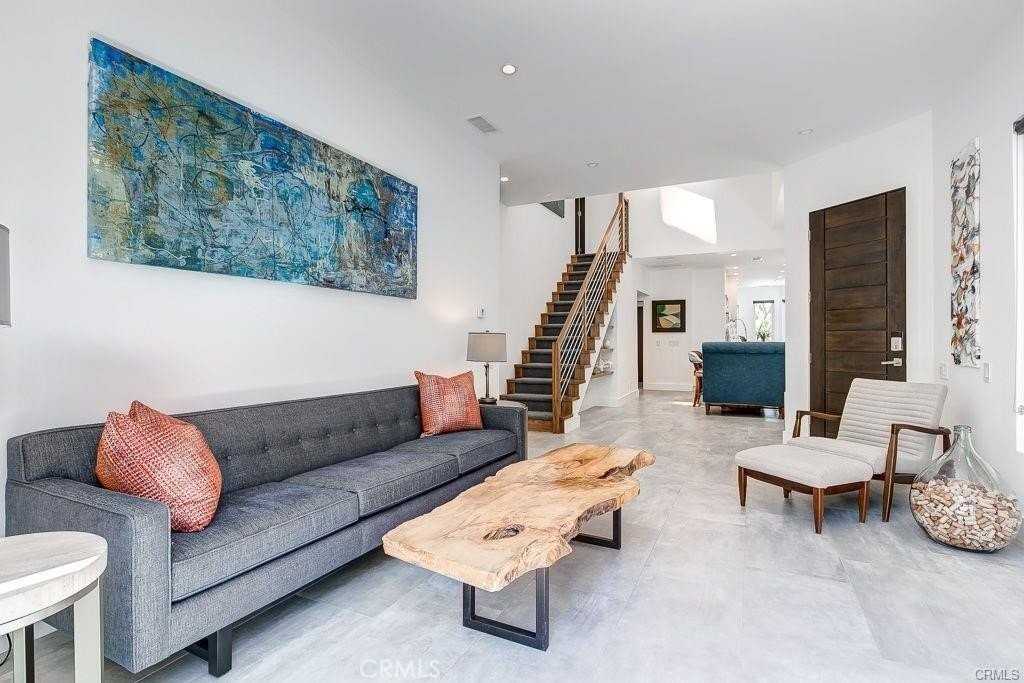 18 Reina - Photo 5 of 40