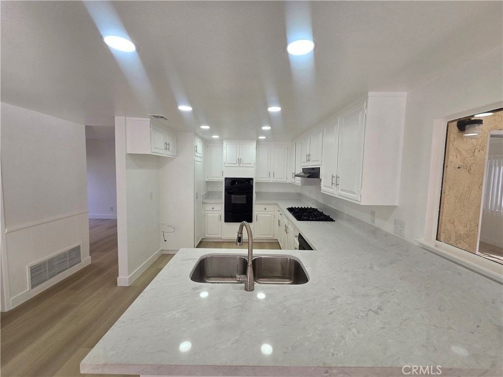 9042 Oceanwood Dr - Photo 4 of 24