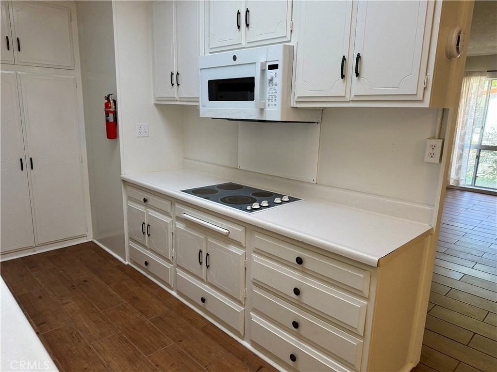 2173 Via Mariposa E #U - Photo 5 of 19