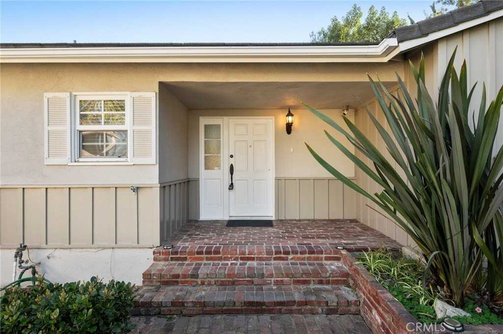 28 Ranchview Rd - Photo 3 of 44