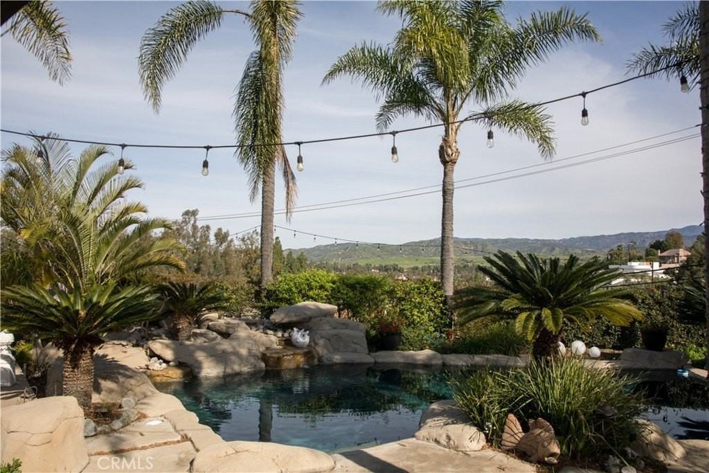 10071 Highcliff Dr - Photo 4 of 50