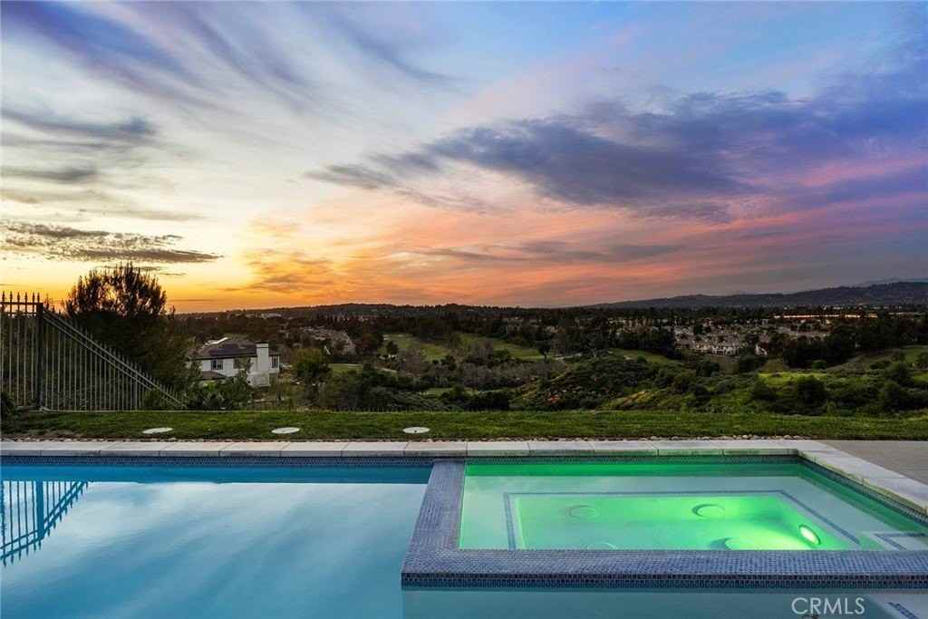 2309 Skyline Dr - Photo 6 of 50