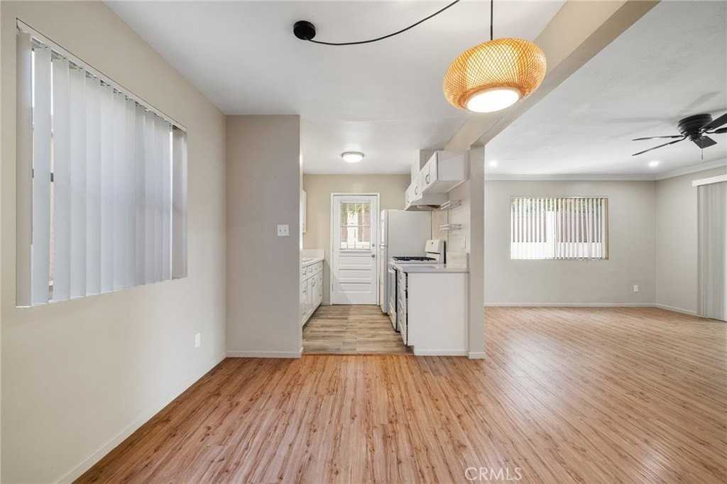 904 1st St Apt 2 - Photo 5 of 28