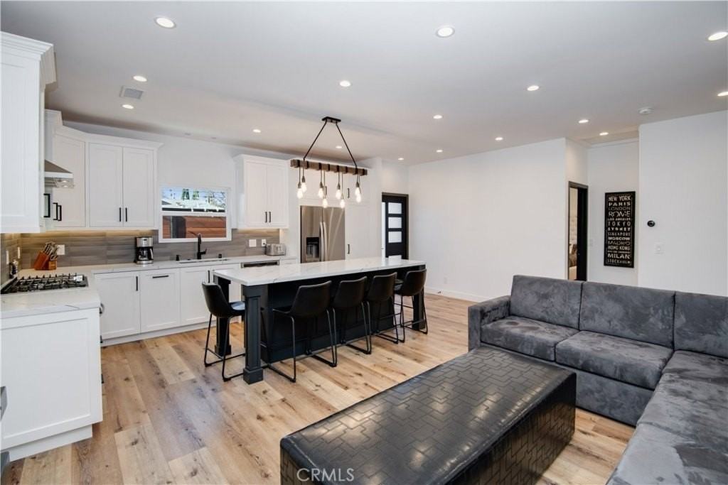 5332 Natick Ave - Photo 5 of 20