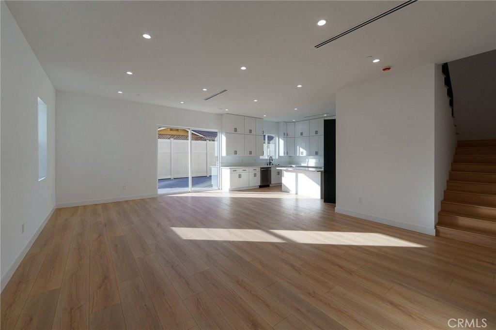 14123 Emelita St - Photo 3 of 42