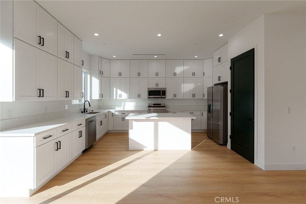 14123 Emelita St - Photo 4 of 42