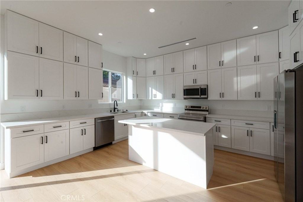 14123 Emelita St - Photo 5 of 42