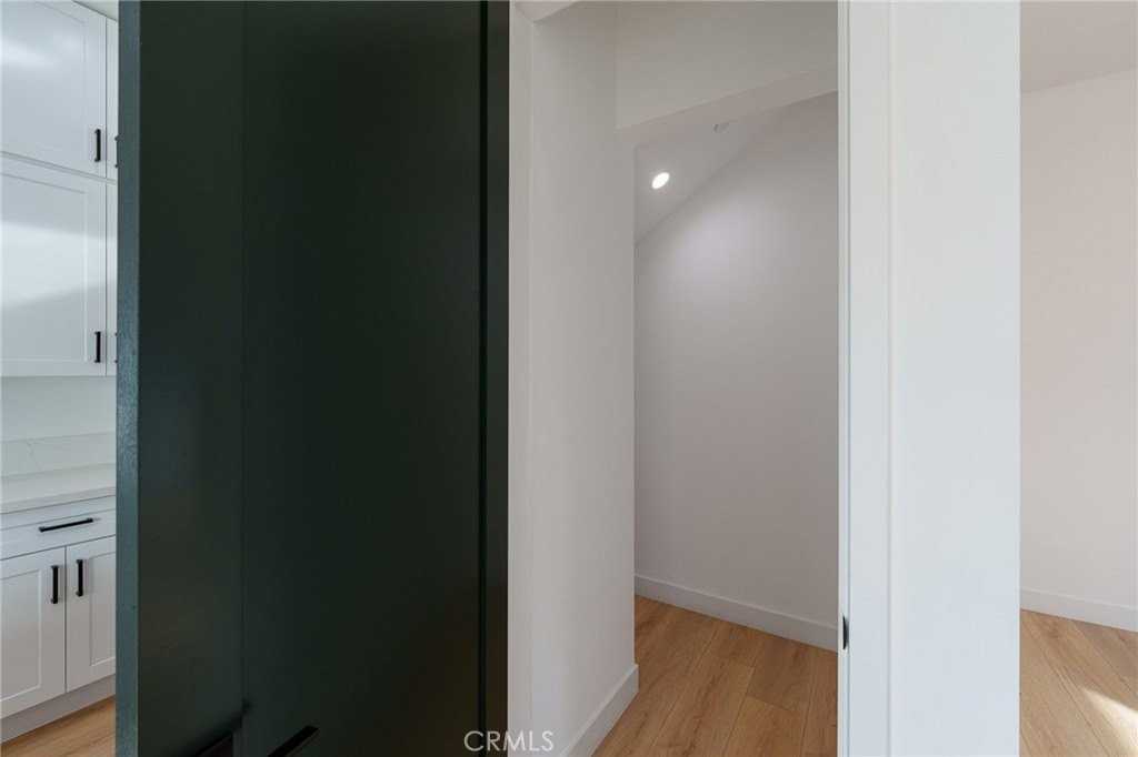 14123 Emelita St - Photo 6 of 42