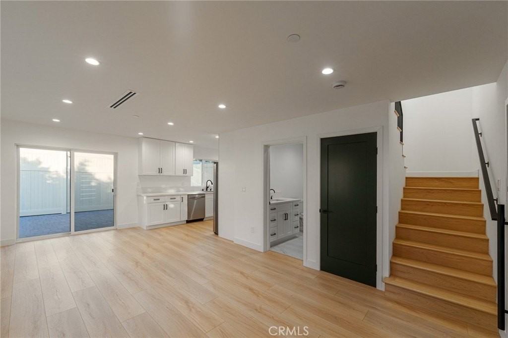 14125 Emelita St - Photo 5 of 37