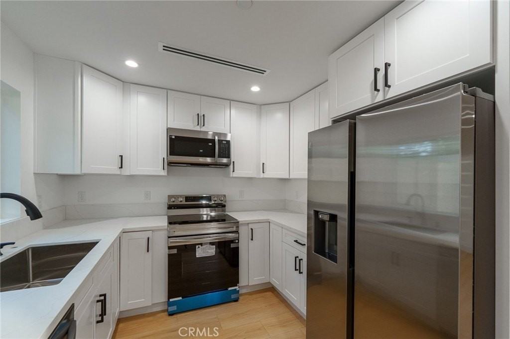 14125 Emelita St - Photo 7 of 37