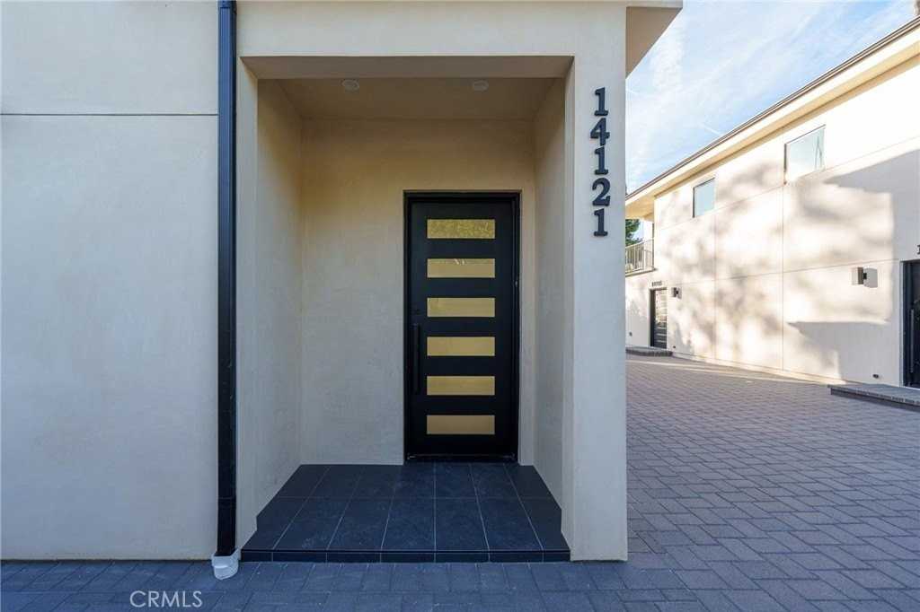 14121 Emelita St - Photo 2 of 37