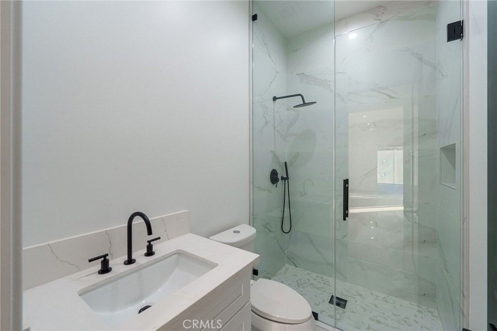 14121 Emelita St - Photo 6 of 37