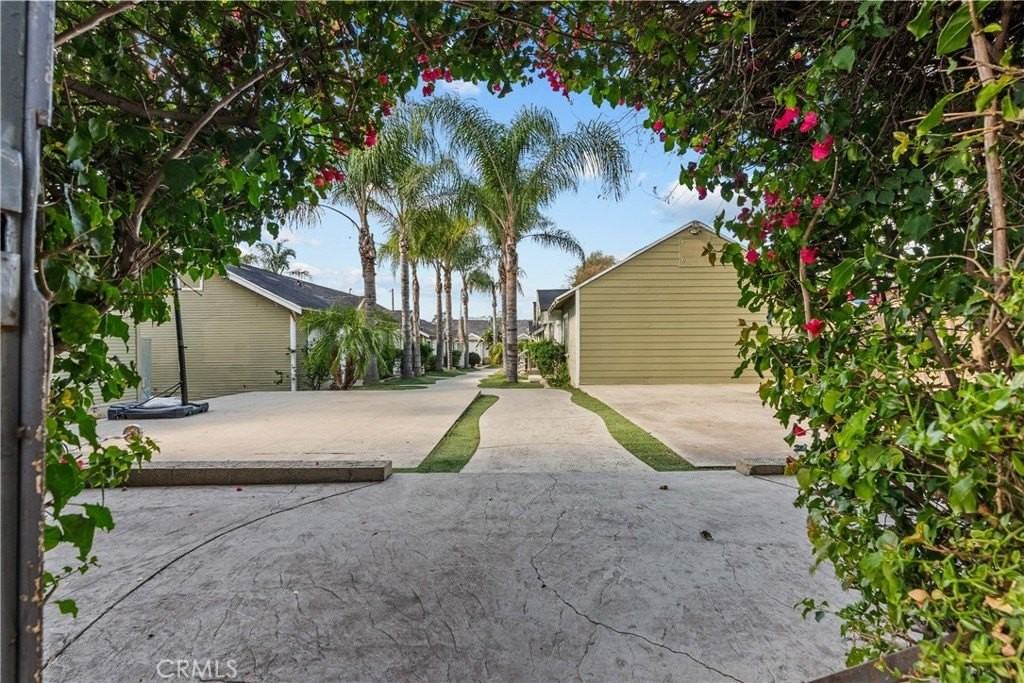 2107 Raymond Ave - Photo 2 of 6