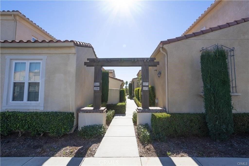 20062 Pienza Ln - Photo 2 of 35