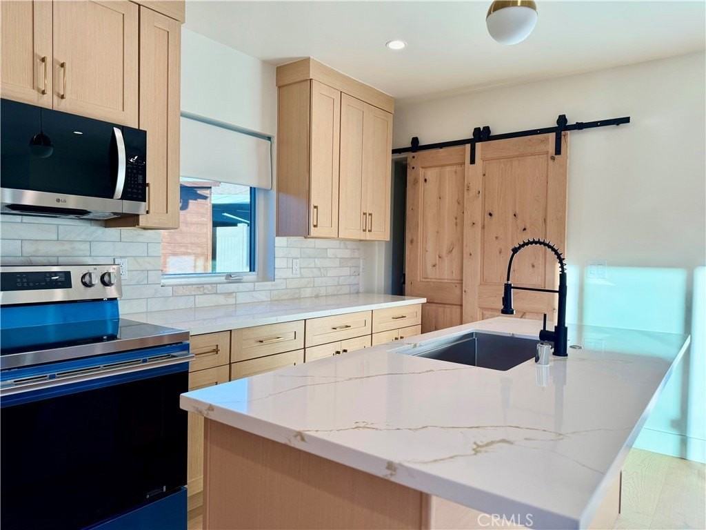 22404 Vanowen St - Photo 3 of 30