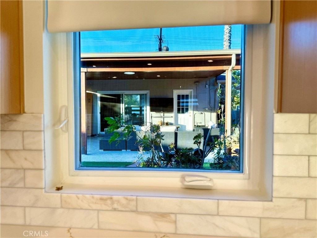 22404 Vanowen St - Photo 5 of 30