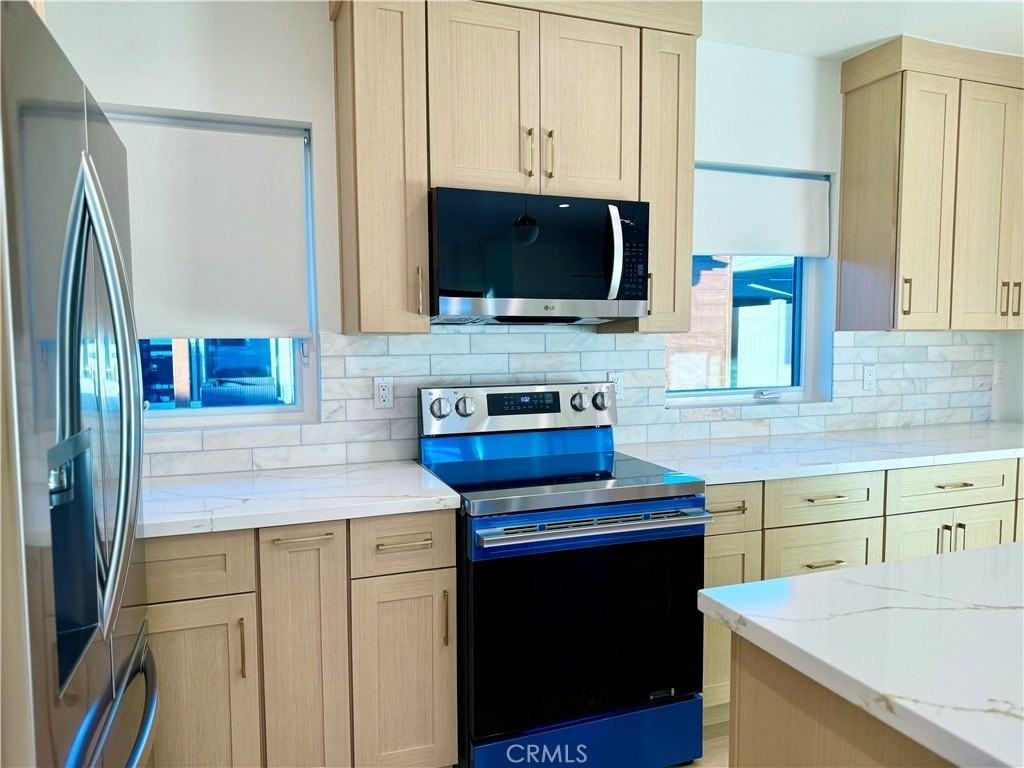 22404 Vanowen St - Photo 6 of 30