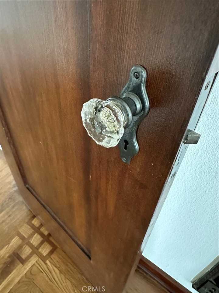 1054 N Euclid Ave - Photo 3 of 30