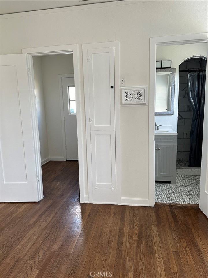 1054 N Euclid Ave - Photo 5 of 30