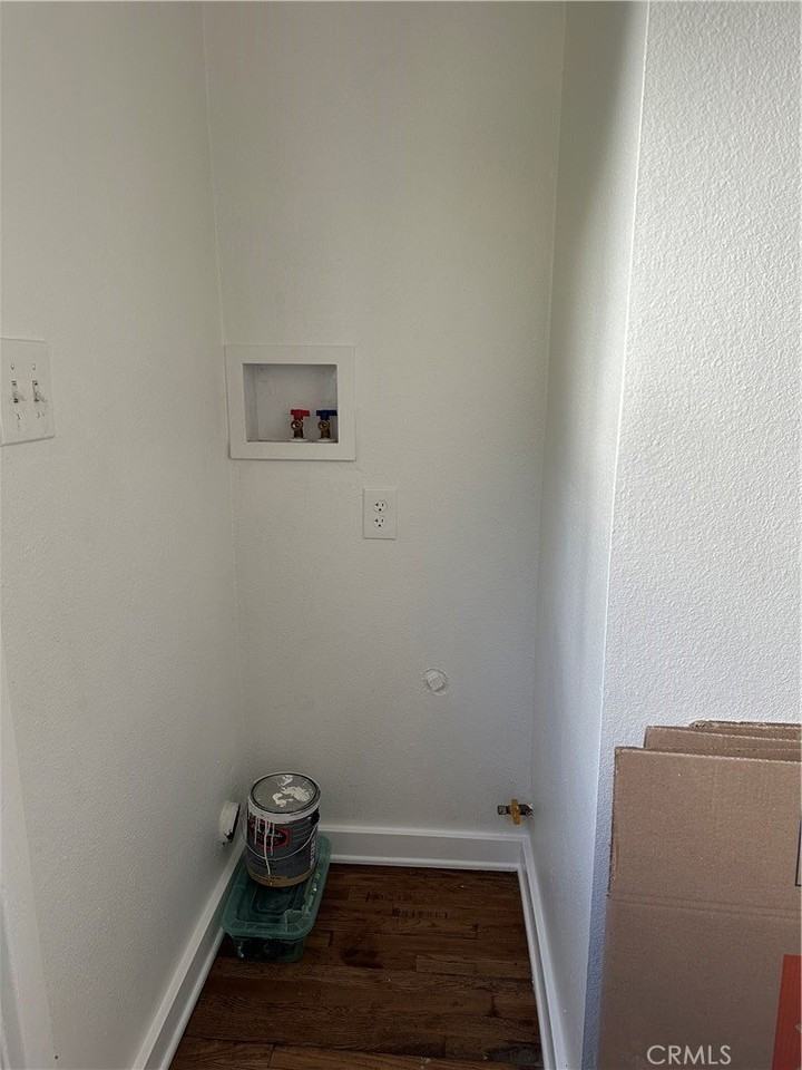 1054 N Euclid Ave - Photo 6 of 30