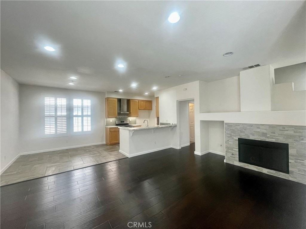 748 Ashby Ln - Photo 3 of 20