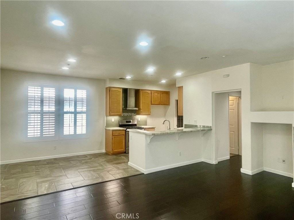 748 Ashby Ln - Photo 4 of 20