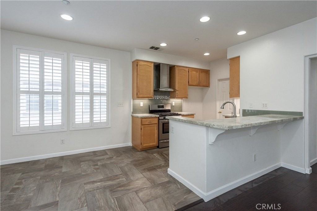 748 Ashby Ln - Photo 5 of 20