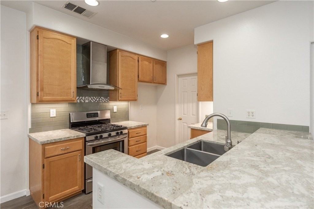 748 Ashby Ln - Photo 7 of 20