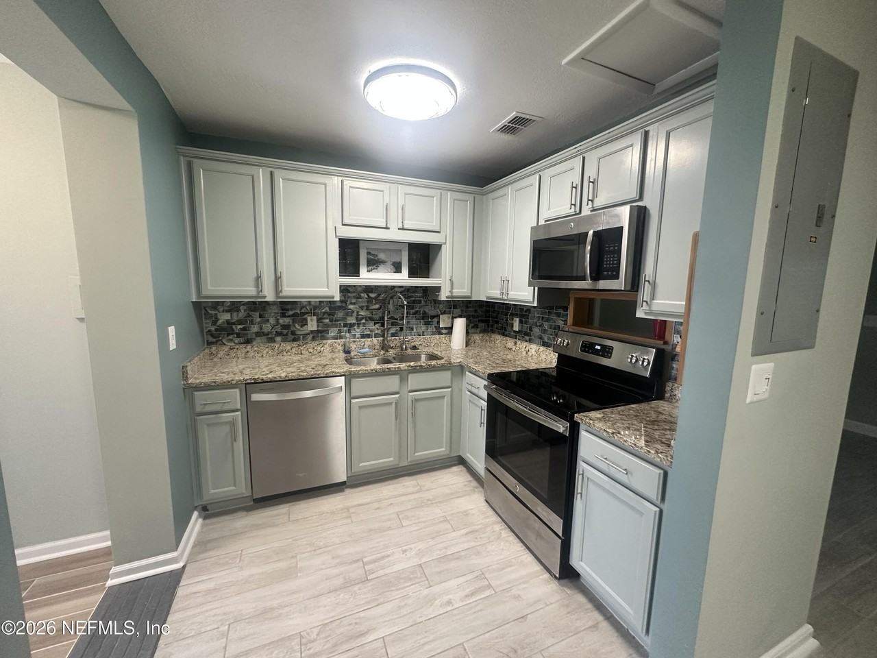 820 3rd Ave N - Photo 4 of 16