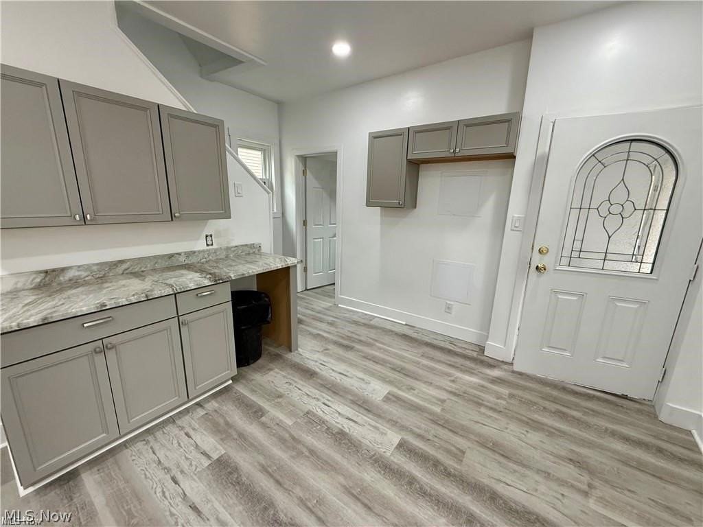 338 N Wooster Ave - Photo 5 of 15