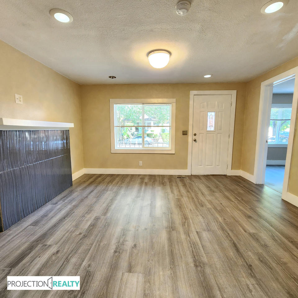 1538 Ne Dekum St #1 - Photo 5 of 21