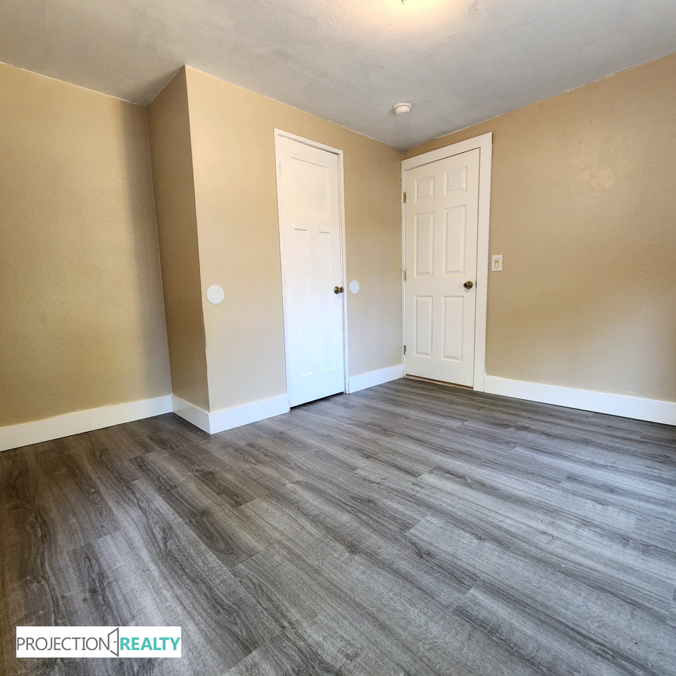 1538 Ne Dekum St #1 - Photo 7 of 21