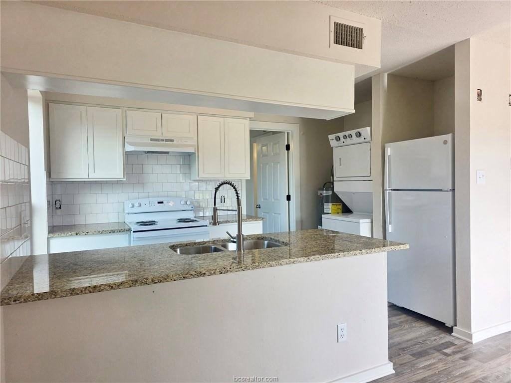1020 Autumn Cir #C - Photo 2 of 9