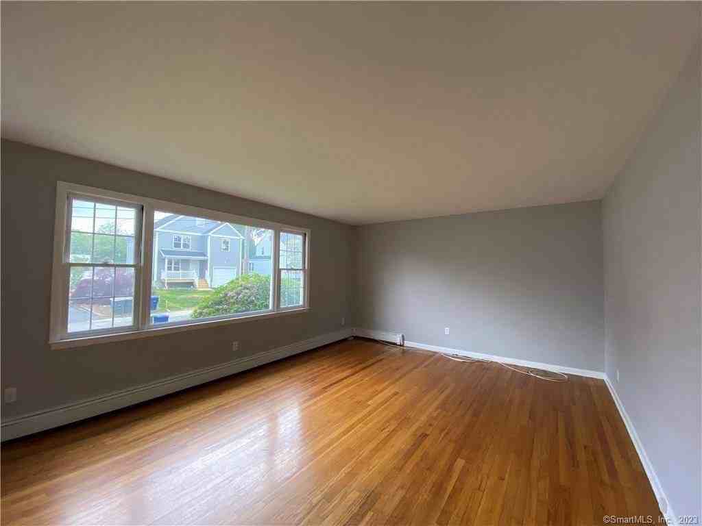 56 Hallock St #1st - Photo 5 of 14