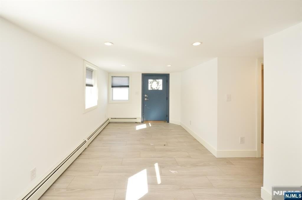 105 Franklin St - Photo 4 of 17