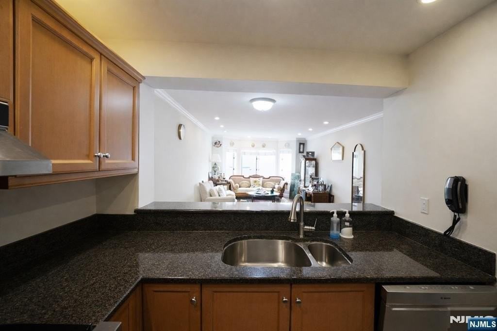 502 Chase Ct - Photo 7 of 9