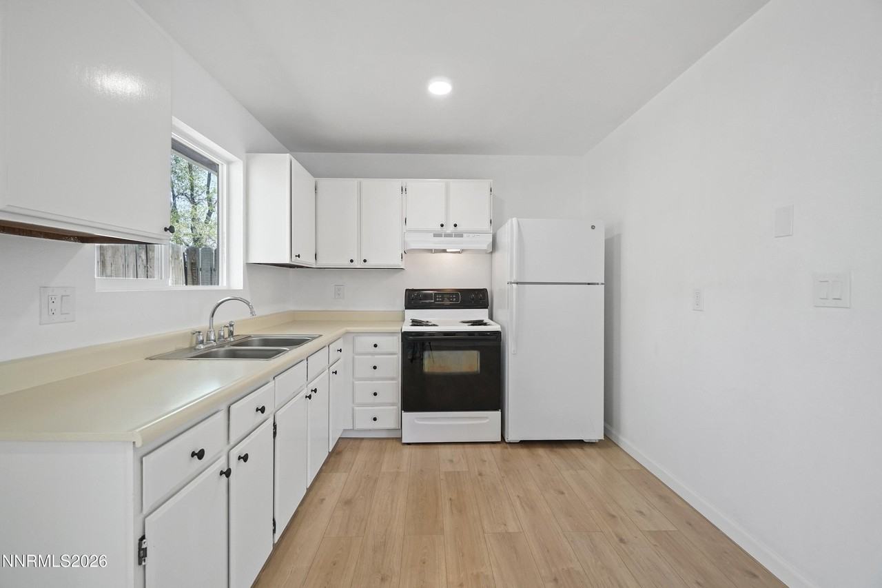 535 Churchill St - Photo 3 of 19