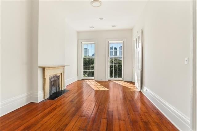 527 Saint Ann St #3 - Photo 7 of 17