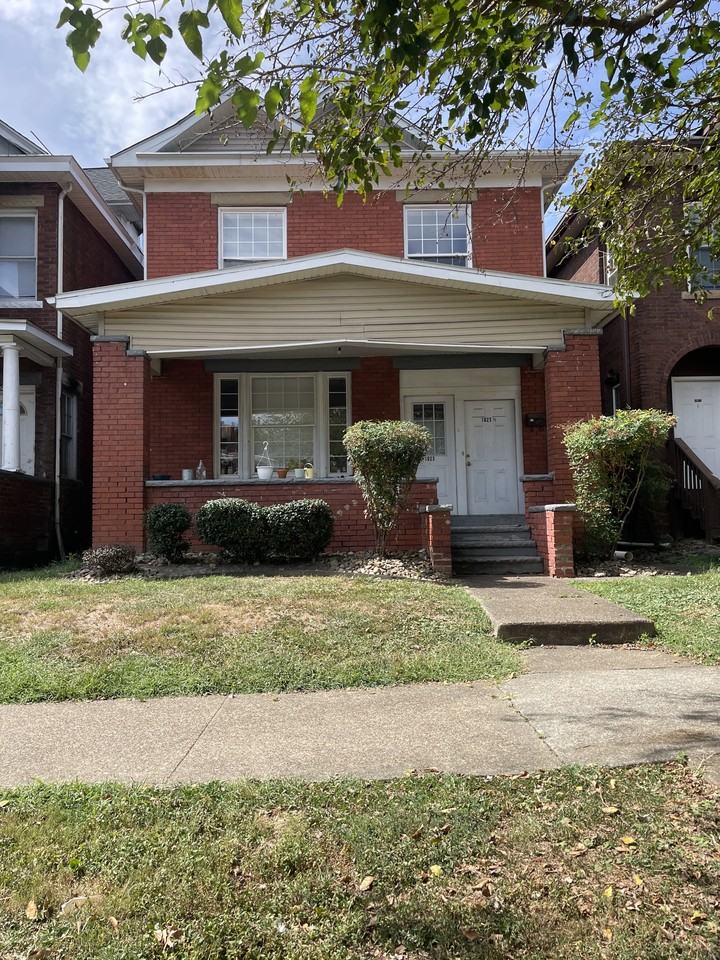 1023 1/2 10th St #2 - Photo 7 of 7