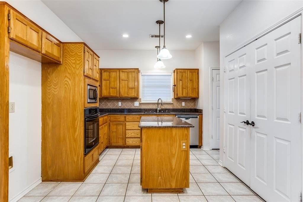 2511 Thistle Ln - Photo 6 of 12