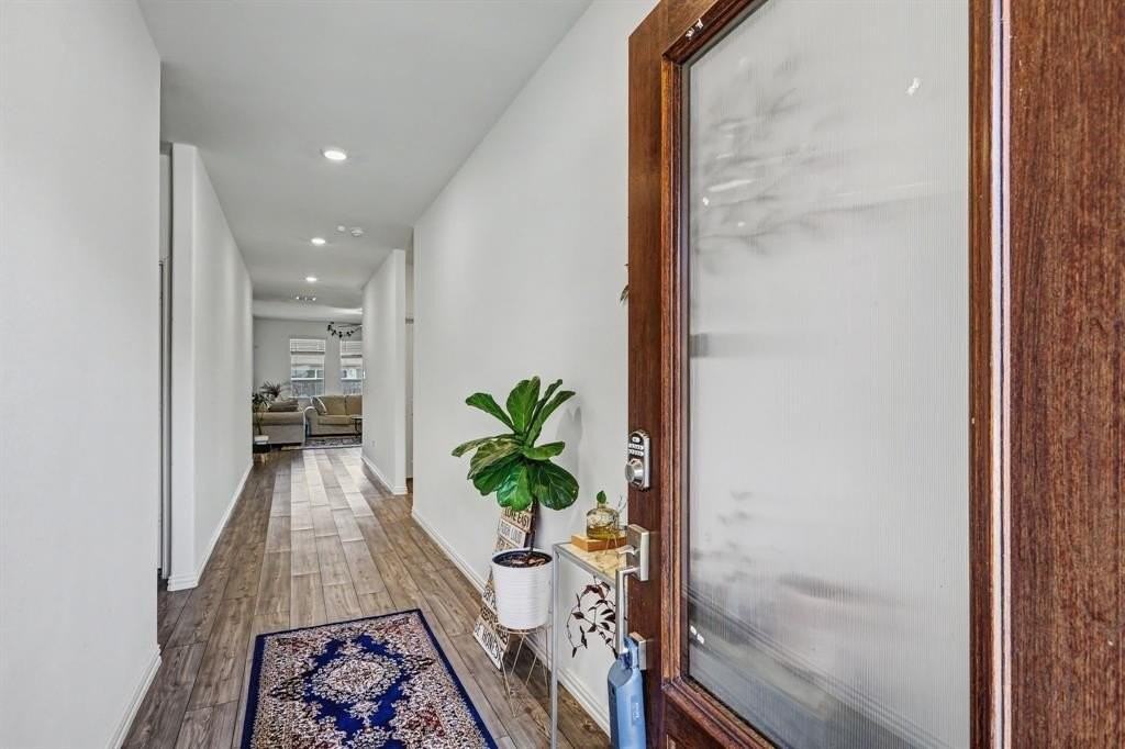 812 Carmen St - Photo 2 of 28