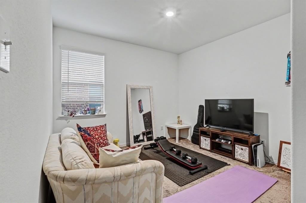 812 Carmen St - Photo 5 of 28