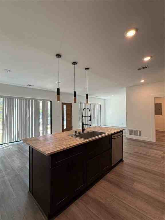 2707 Carpenter Ave - Photo 3 of 18