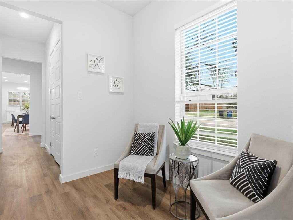 1130 Shaw St - Photo 4 of 26