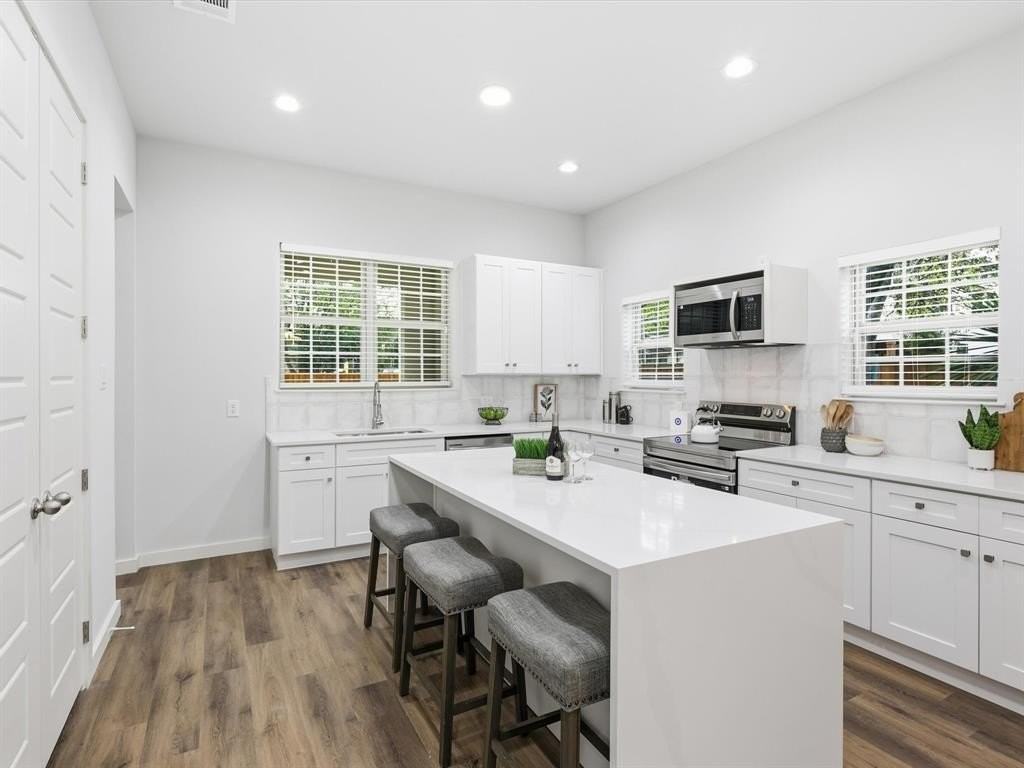 1130 Shaw St - Photo 5 of 26