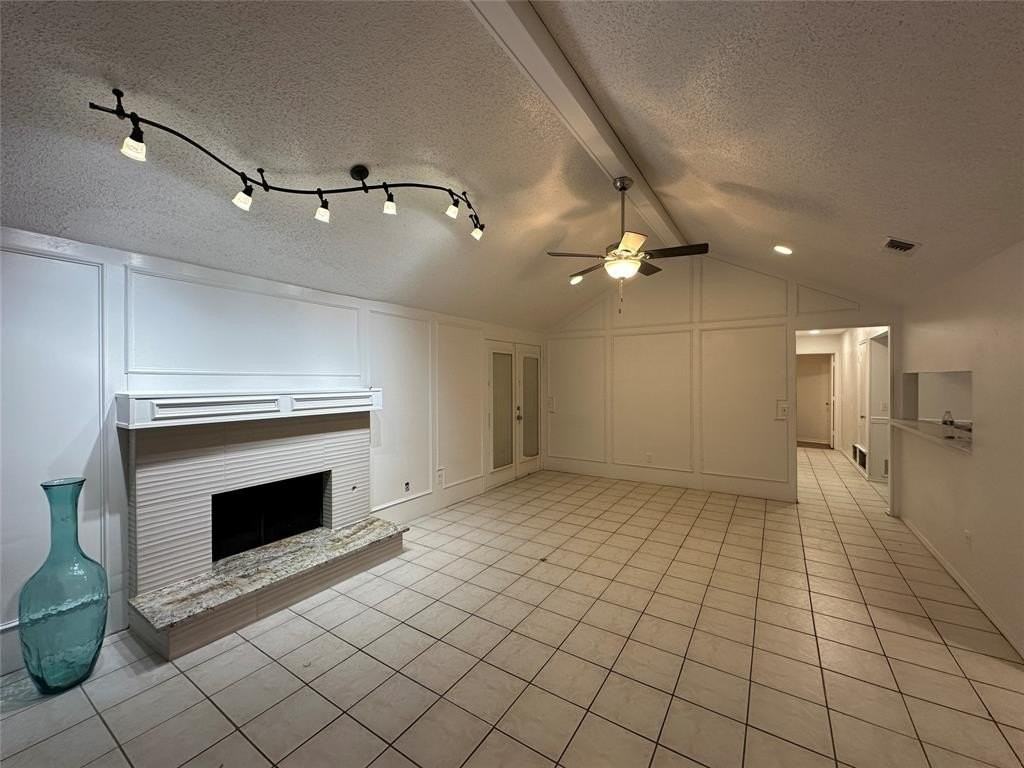 1104 University Dr - Photo 2 of 20