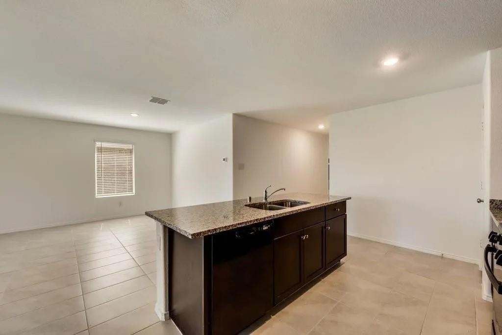 801 Vicksburg Dr - Photo 2 of 22